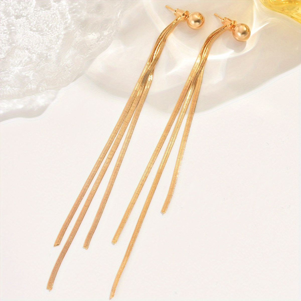 A pair of golden gold-plated jewelry tassels with creative design, elegant, fashionable, simple and versatile earrings, perfect choice for daily gift giving and party wearing for girls and women