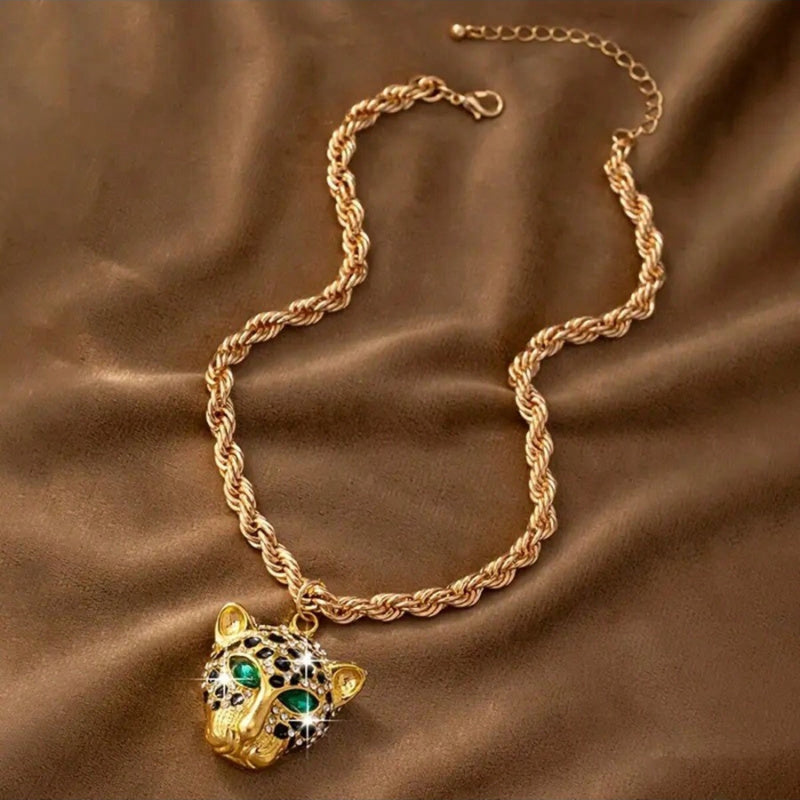 1 piece of 18K gold-plated jewelry green Leopard Necklace ins gift French romantic style fashion casual retro trend daily commuting street party holiday wear opp bag packaging.
