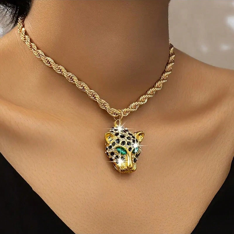 1 piece of 18K gold-plated jewelry green Leopard Necklace ins gift French romantic style fashion casual retro trend daily commuting street party holiday wear opp bag packaging.