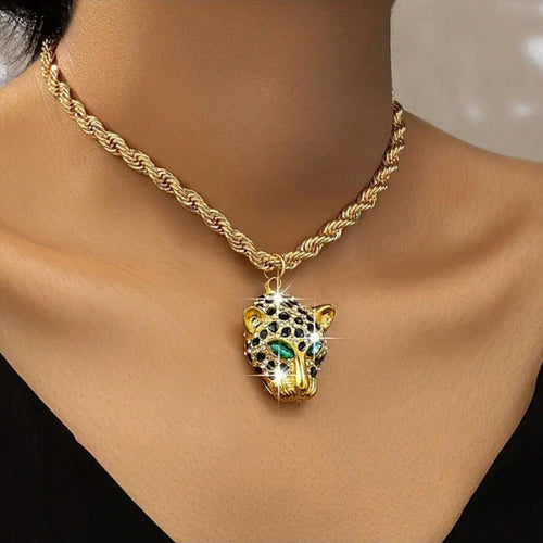 1 piece of 18K gold-plated jewelry green Leopard Necklace ins gift French romantic style fashion casual retro trend daily commuting street party holiday wear opp bag packaging.