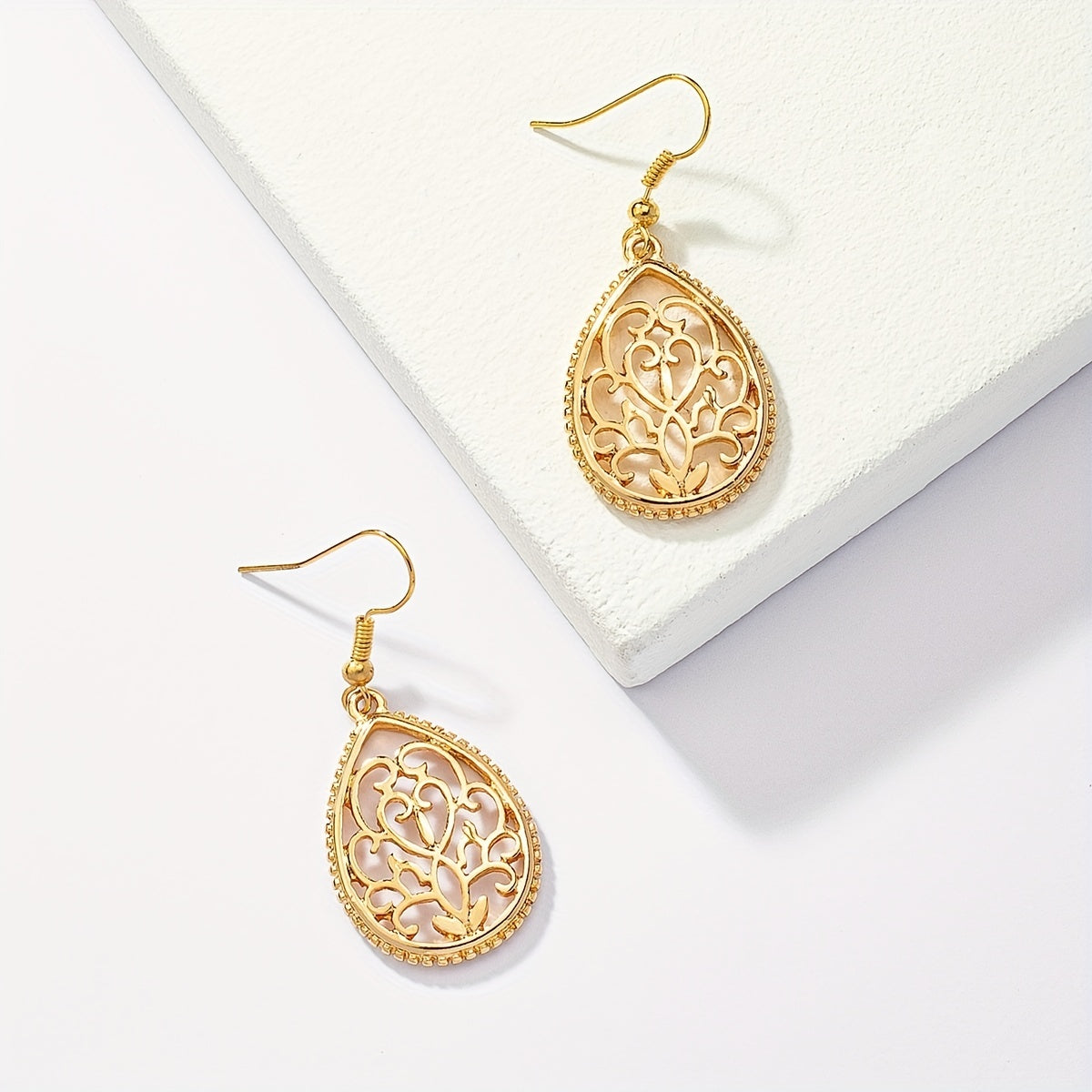 Hollow Golden Flower Pattern Teardrop Dangle Earrings Elegant Style Alloy 14K Gold Plated Jewelry Delicate Female Gift