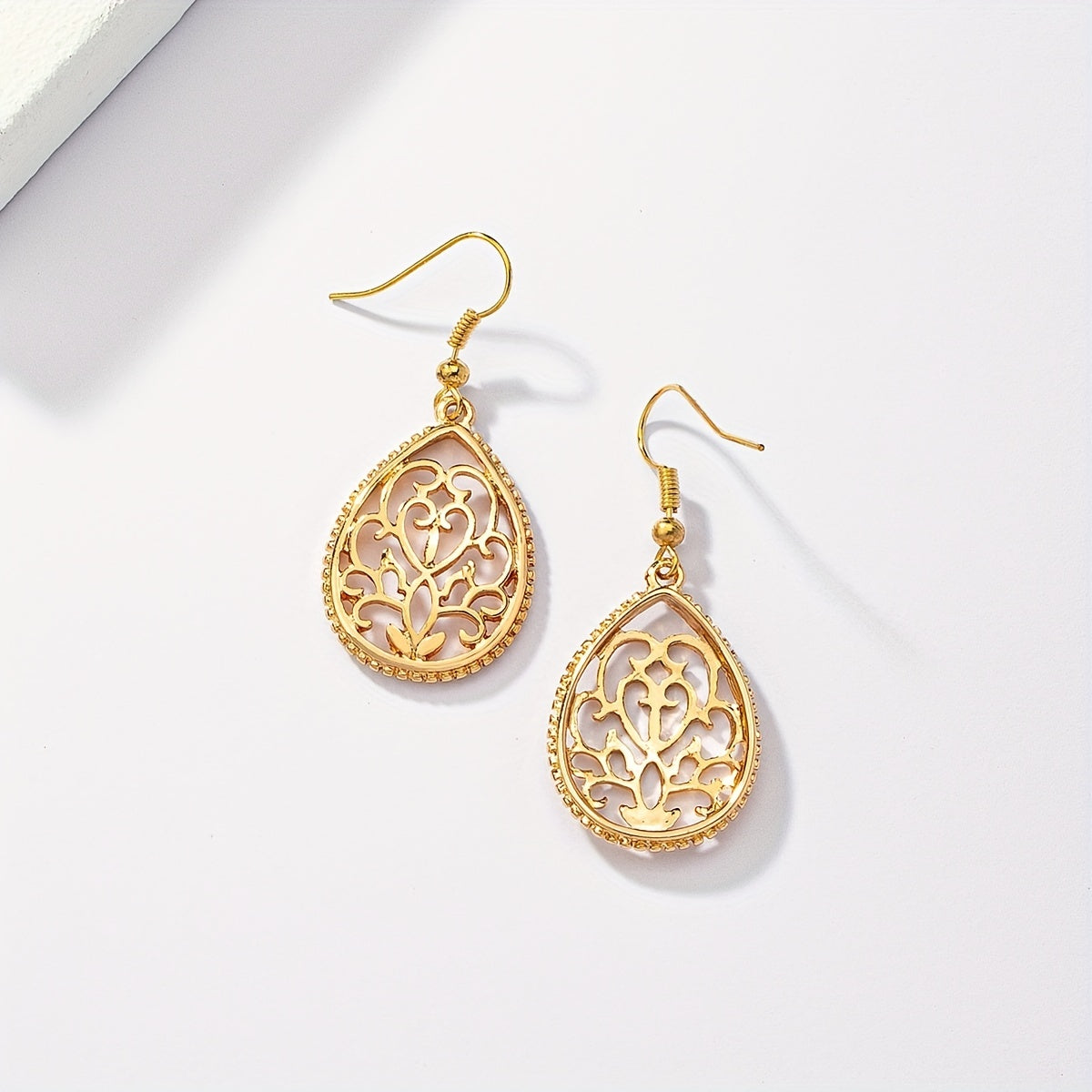 Hollow Golden Flower Pattern Teardrop Dangle Earrings Elegant Style Alloy 14K Gold Plated Jewelry Delicate Female Gift
