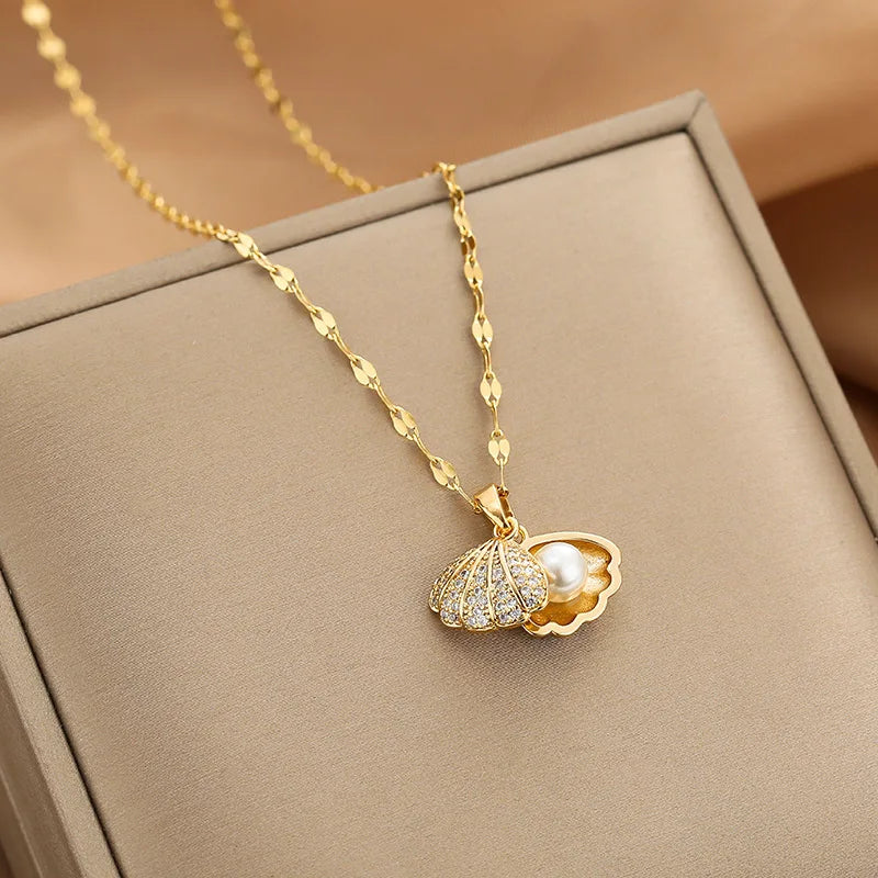 Elegant Shell Pearl Necklace - Delicate Clavicle Chain with Pendant