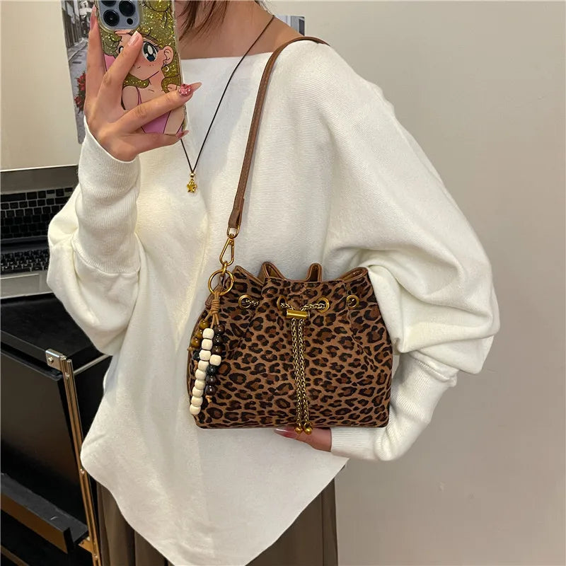 2025 Trendy Bucket Bag, Luxe Shoulder Purse for Women, Spacious Crossbody Tote, Niche Day-to-Night Bag, Textured Sling Bag