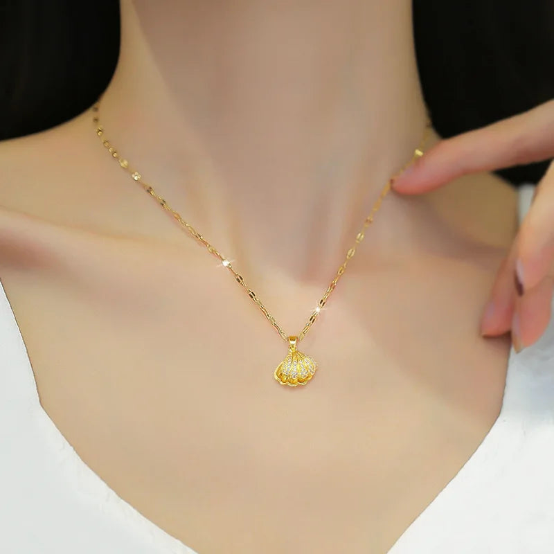 Elegant Shell Pearl Necklace - Delicate Clavicle Chain with Pendant
